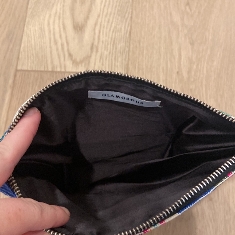 Embroidered clutch - Picture 4 of 7